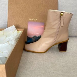 Alohas west cape v. Stone beige